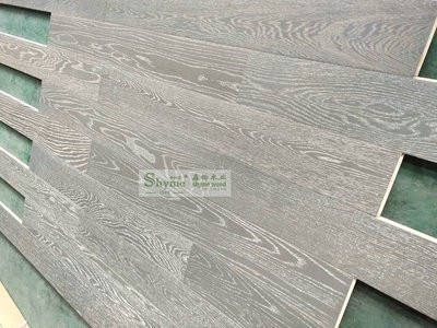 灰色 橡木 拉丝 三层实木复合地板 冷色 锁扣地暖 多层复合厂家图5